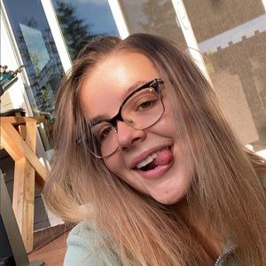 Meet your Posher, Maddie